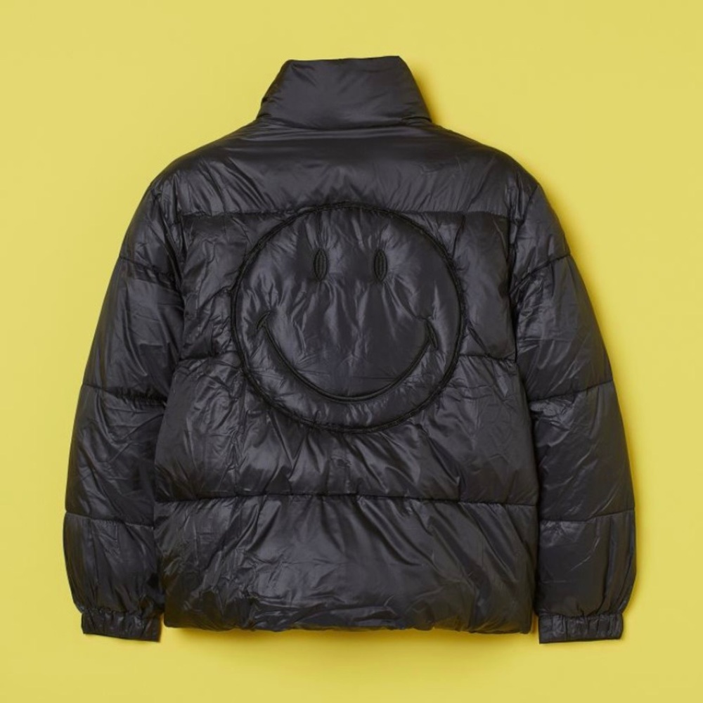 H&m X Smiley - Over Sized - Smiley Embroidered - Black
Puffer Jacket.